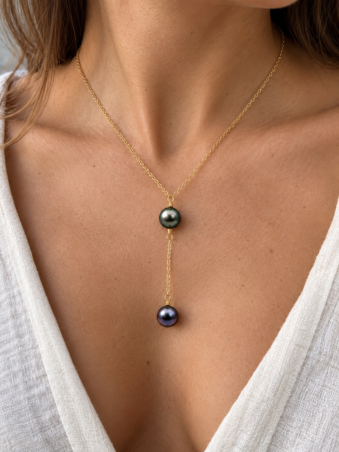 Collier Heiata chaîne en Y gold filled et 2 perles de Tahiti reflets verts et violets – Anaora Pearls
