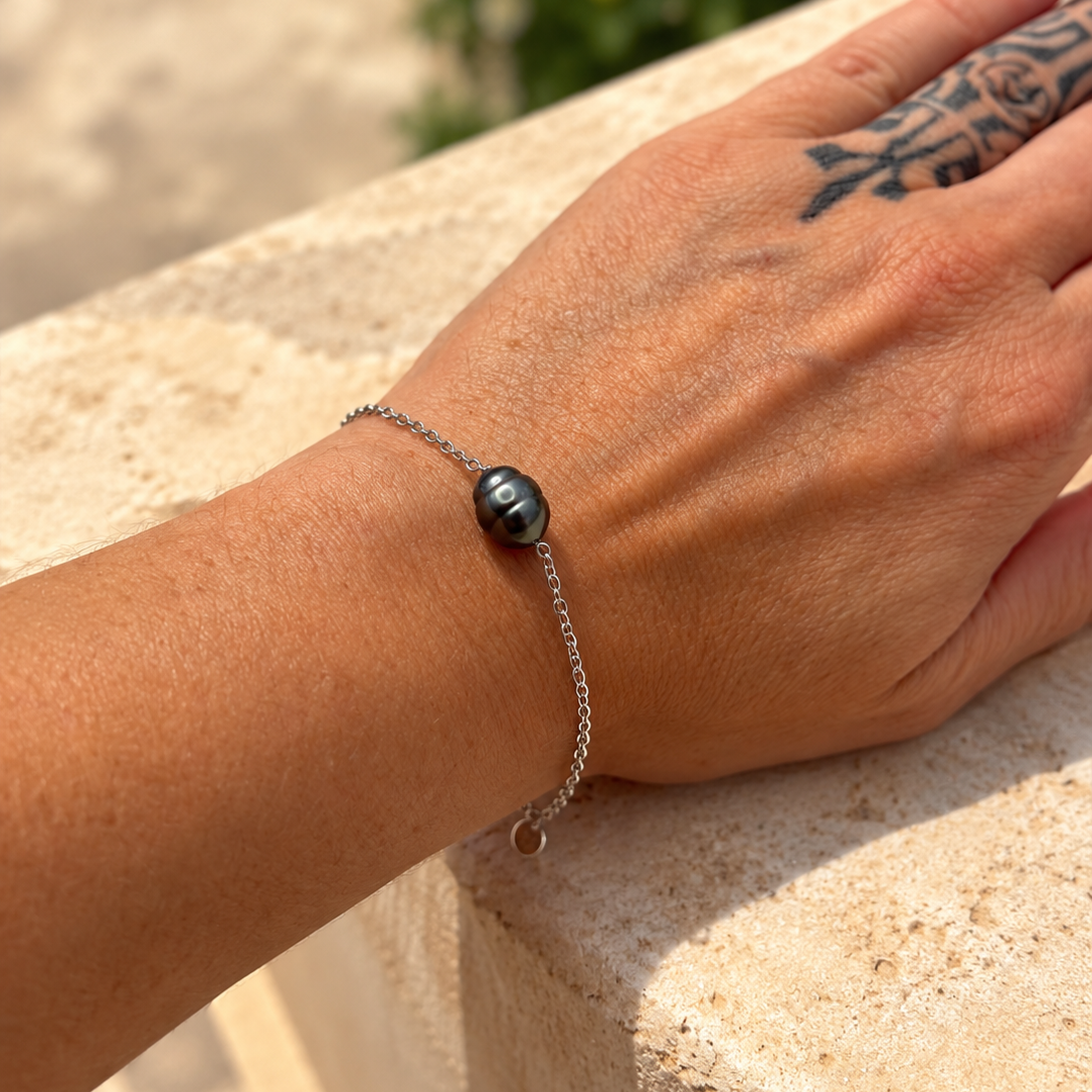Bracelet Moana argenté, chaîne argentée et perle de Tahiti cerclée – Anaora Pearls