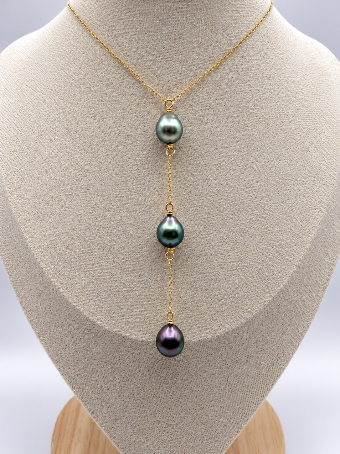 Collier Hinano perles de Tahiti en cascade, vue de détail – Anaora Pearls