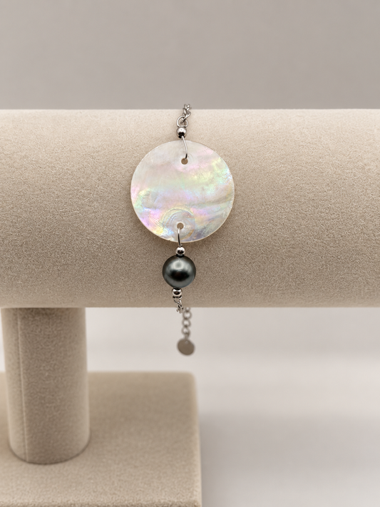Bracelet Mahina perle de Tahiti reflets gris mauve et nacre, vue de détail – Anaora Pearls