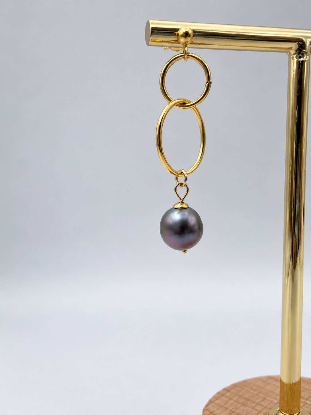 Boucles d'oreilles Here perles de Tahiti, vue de détail – Anaora Pearls