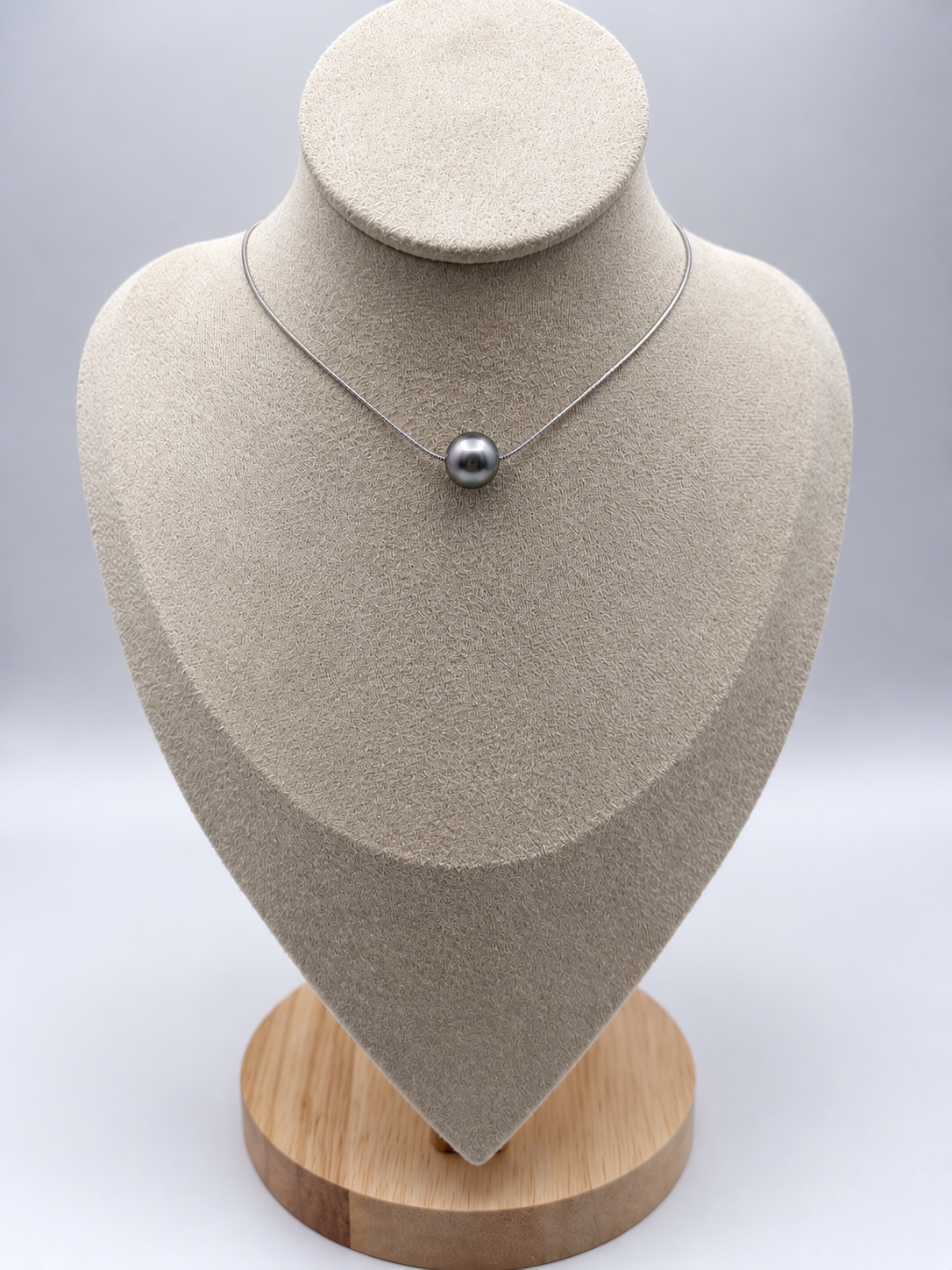 Collier Tepoe argenté perle de Tahiti reflets gris, autre vue – Anaora Pearls