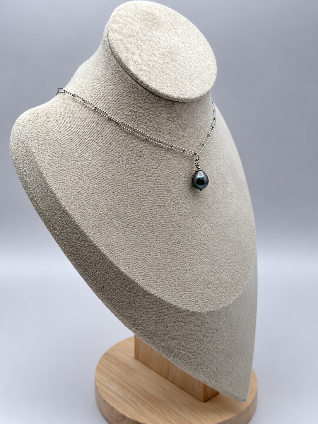 Collier Airani acier et perle de Tahiti 9–10 mm, autre vue – Anaora Pearls