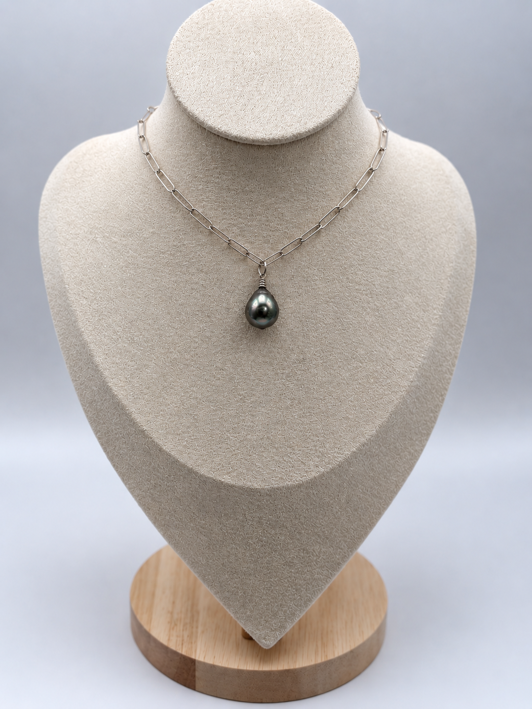 Collier Airani maille rectangle perle de Tahiti porté – Anaora Pearls