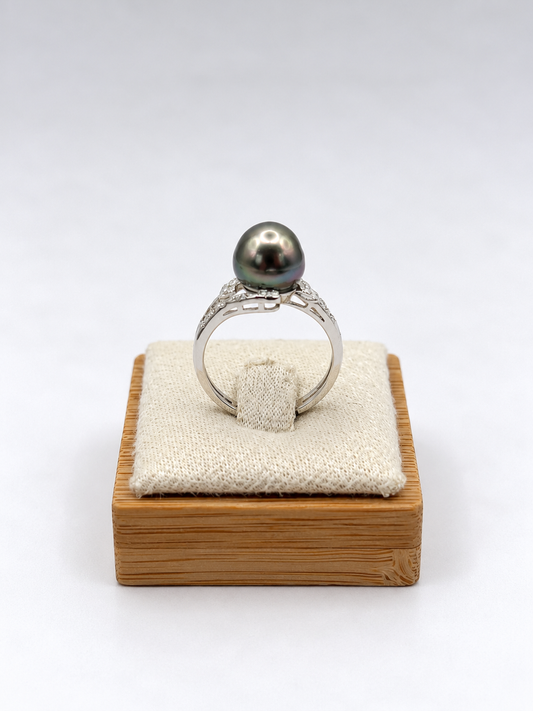 Bague Mareva fleur pavée et perle de Tahiti, vue de détail – Anaora Pearls