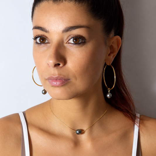 Boucles d'oreilles Hina créoles dorées et perles de Tahiti rondes qualité A – Anaora Pearls