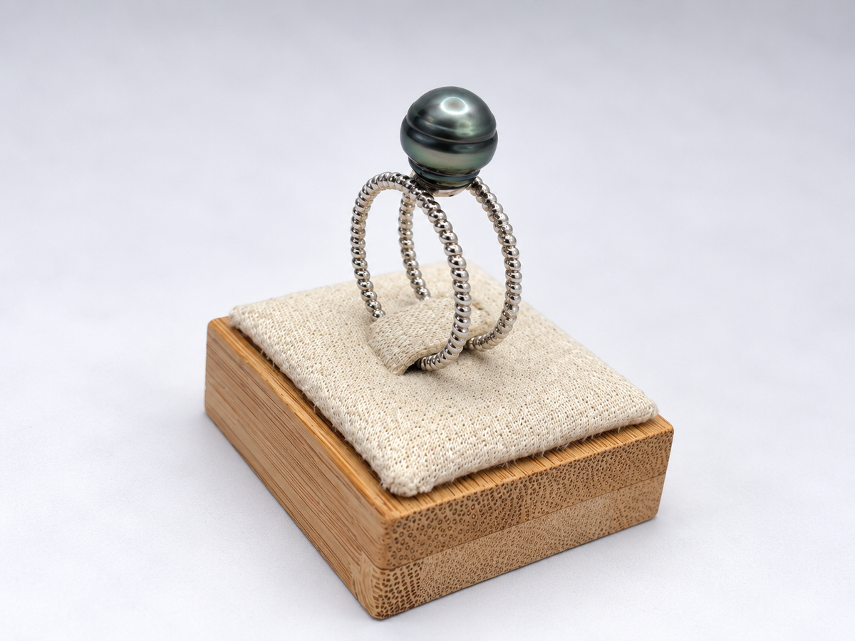 Bague Anuanua anneau torsadé perle de Tahiti portée – Anaora Pearls