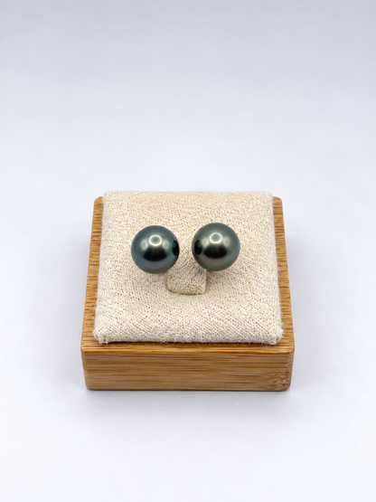 Bague Hoa perles de Tahiti rondes portée – Anaora Pearls