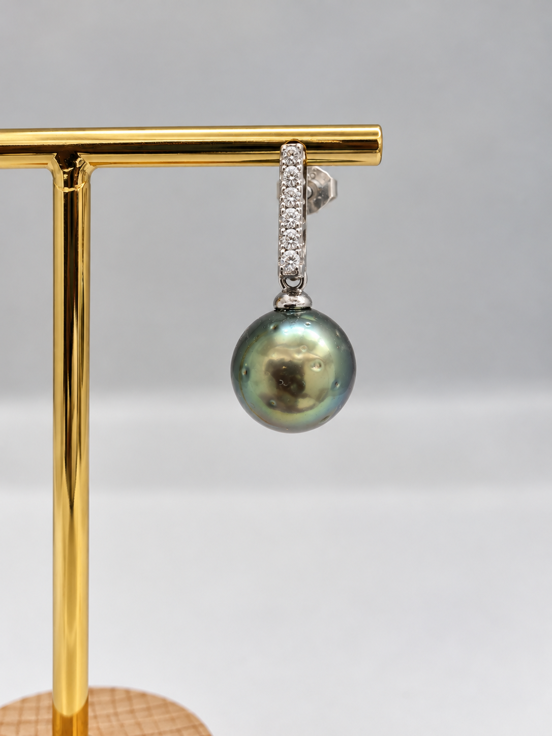 Boucles d'oreilles Matie perles de Tahiti rondes et strass – Anaora Pearls