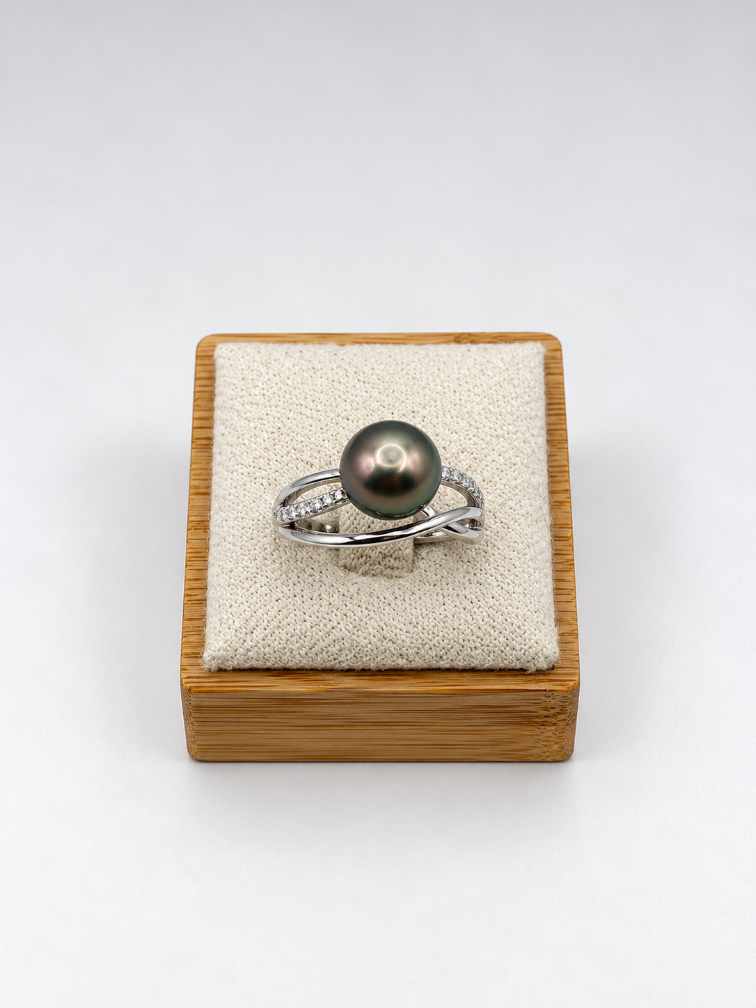Bague Teuira perle de Tahiti qualité A, vue de profil – Anaora Pearls