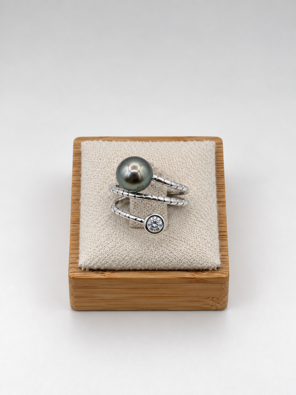 Bague Teata spirale perle de Tahiti portée – Anaora Pearls
