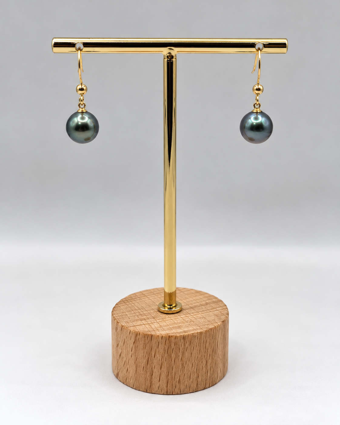 Boucles d'oreilles Vaitea perles de Tahiti, vue de détail – Anaora Pearls