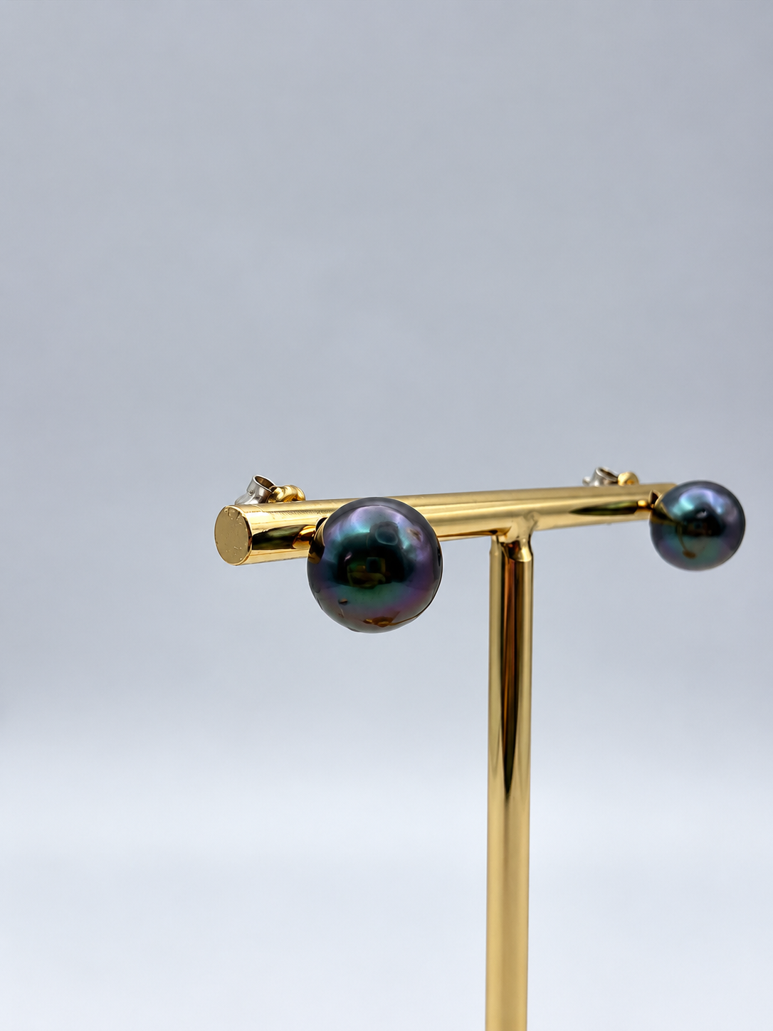 Puces d'oreilles Ora argent 925 et perles de Tahiti 9–10 mm, autre vue – Anaora Pearls