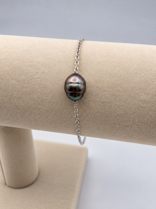 Bracelet Moana argenté perle de Tahiti reflets vert-violet, vue de détail – Anaora Pearls