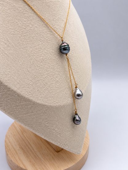Collier Farii en Y perles de Tahiti porté – Anaora Pearls