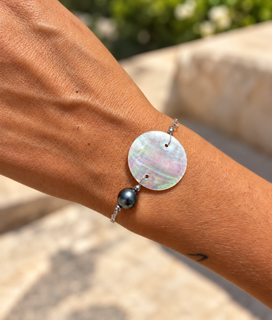 Bracelet Mahina perle de Tahiti ronde et disque de nacre – Anaora Pearls
