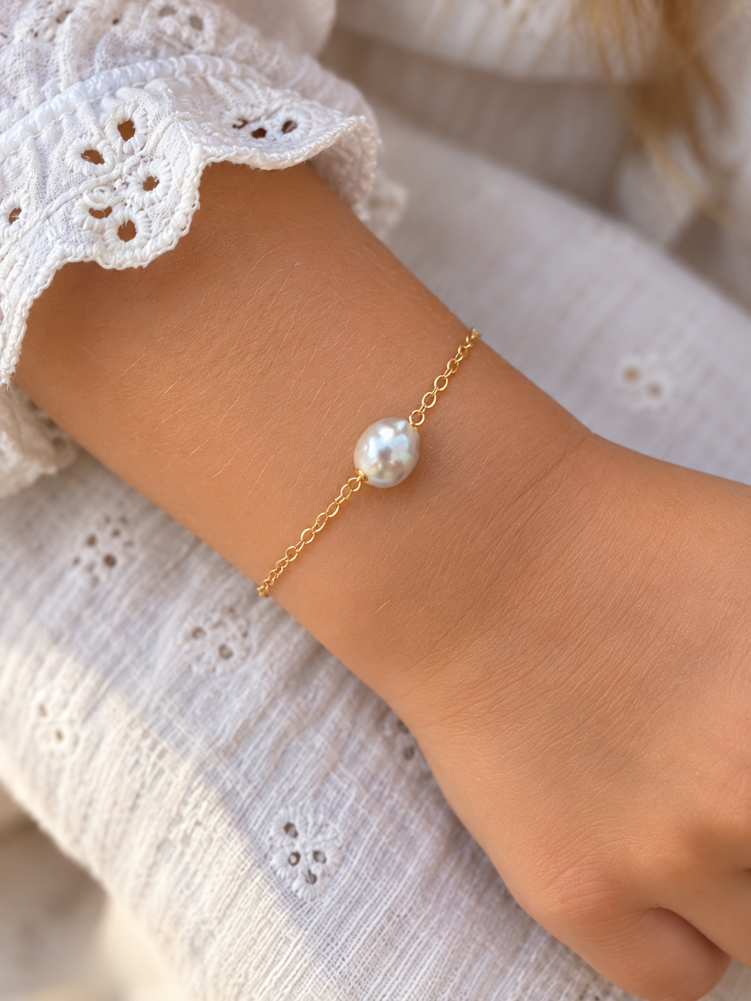 Bracelet enfant Tamarii gold filled et perles keishi claires – Anaora Pearls