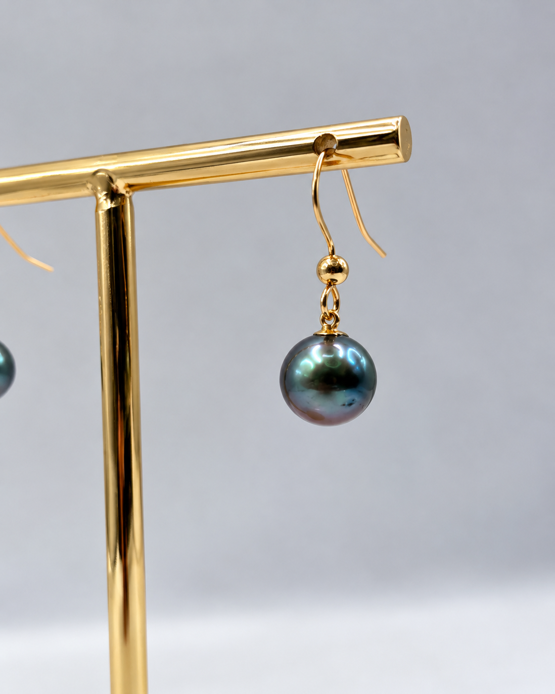 Boucles d'oreilles Vaitea gold filled et perles de Tahiti 9–10 mm, autre vue – Anaora Pearls