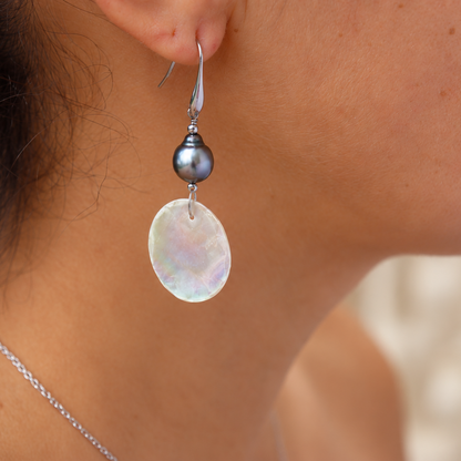 Boucles d'oreilles Marama disque de nacre et perles de Tahiti baroques – Anaora Pearls