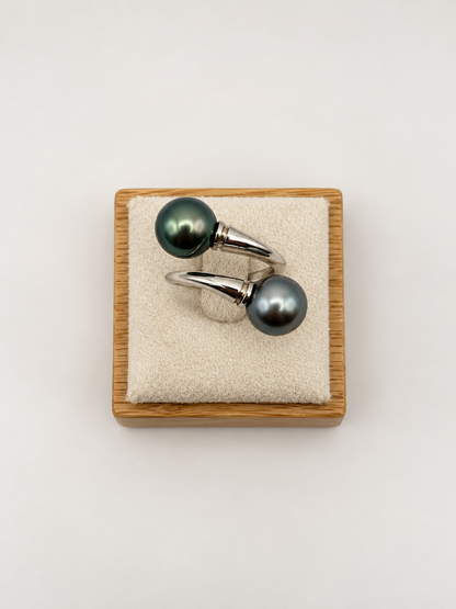 Bague Piti toi & moi perles de Tahiti portée – Anaora Pearls