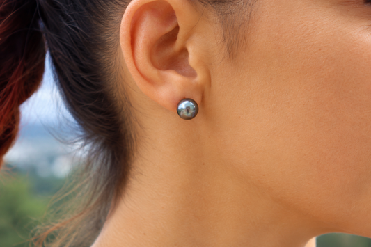 Puces d'oreilles Ora gold filled et perles de Tahiti rondes – Anaora Pearls