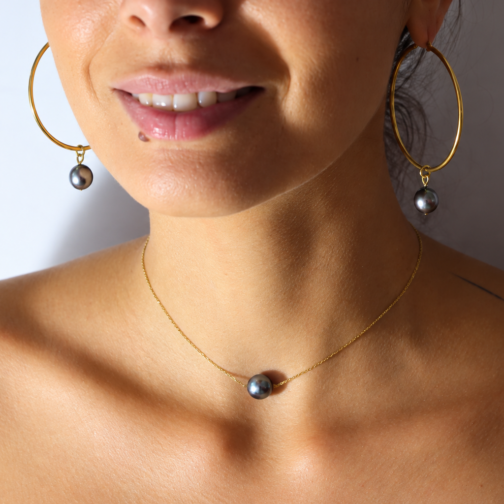 Boucles d'oreilles Hina créoles perles de Tahiti portées – Anaora Pearls