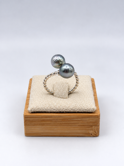 Bague Hina toi & moi torsadée, perles de Tahiti baroques, vue de détail – Anaora Pearls