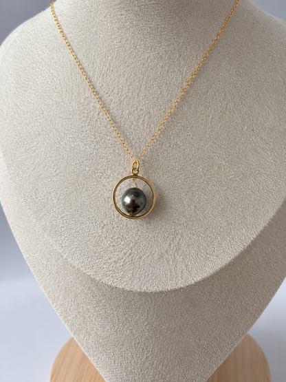 Collier Aeata perle de Tahiti semi-baroque, vue de détail – Anaora Pearls