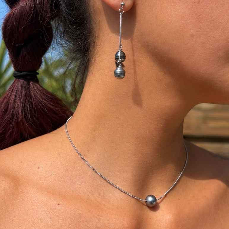 Collier Tepoe chaîne serpentine argentée perle de Tahiti porté – Anaora Pearls