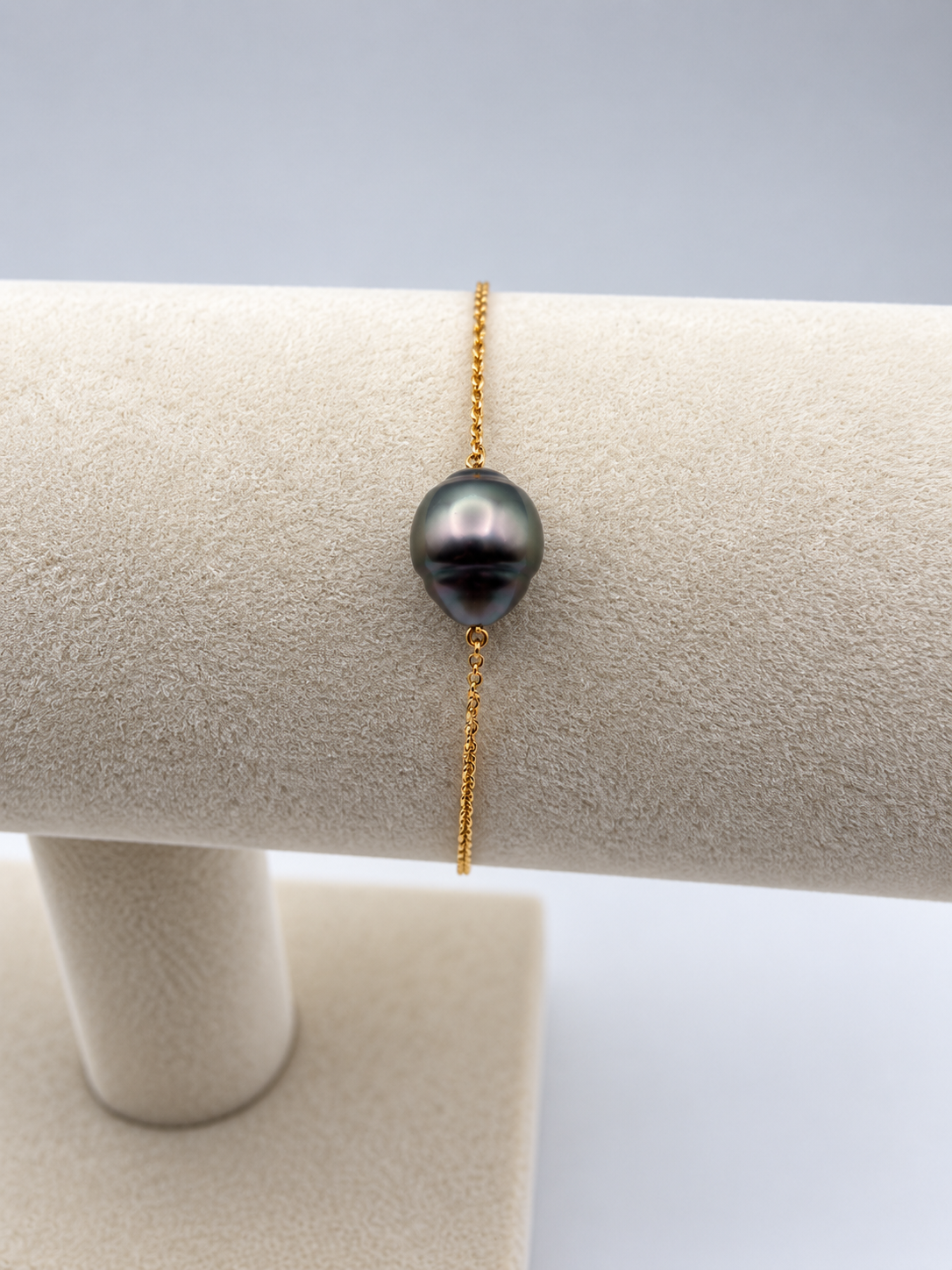 Bracelet Moana doré perle de Tahiti porté – Anaora Pearls