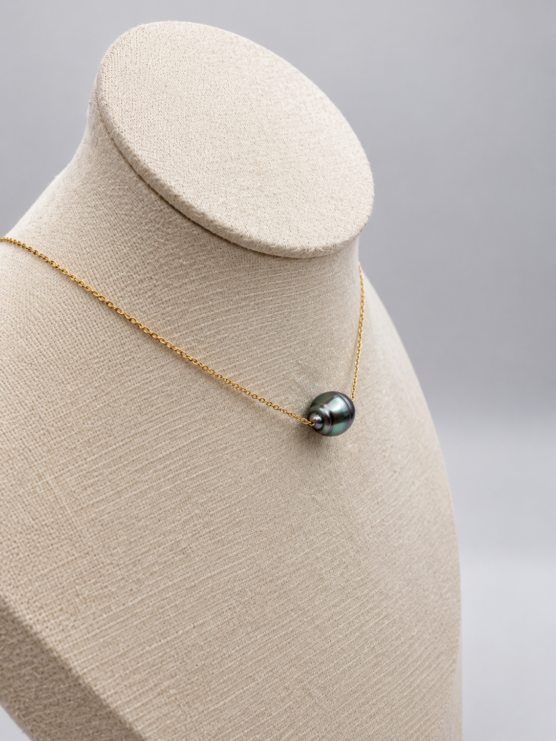 Collier Moana doré perle de Tahiti cerclée, vue d'ensemble – Anaora Pearls