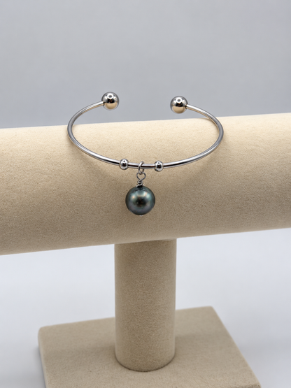 Bracelet Tiare jonc et perle de Tahiti 9–10 mm, vue de détail – Anaora Pearls
