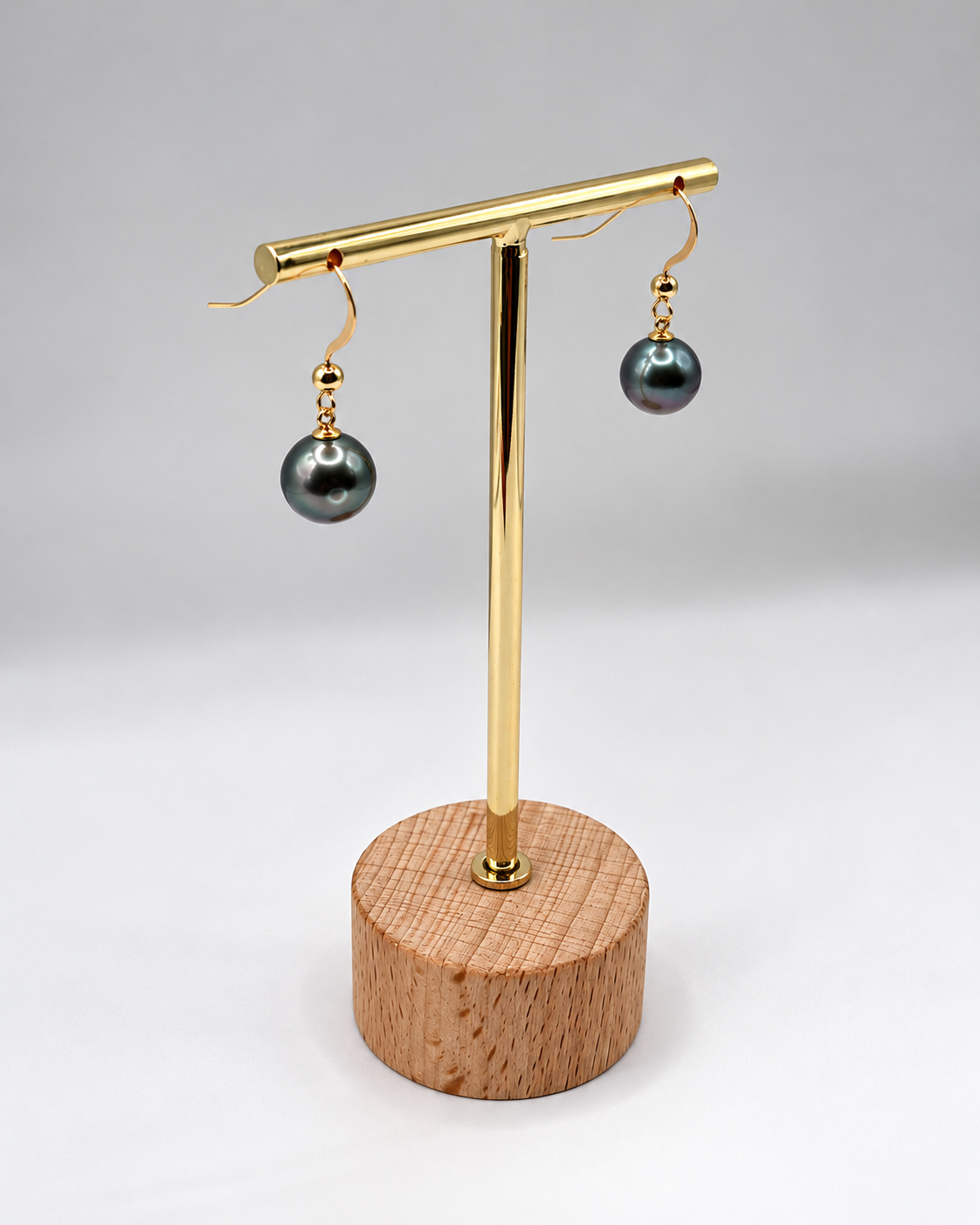 Boucles d'oreilles Vaitea dans leur écrin Anaora Pearls