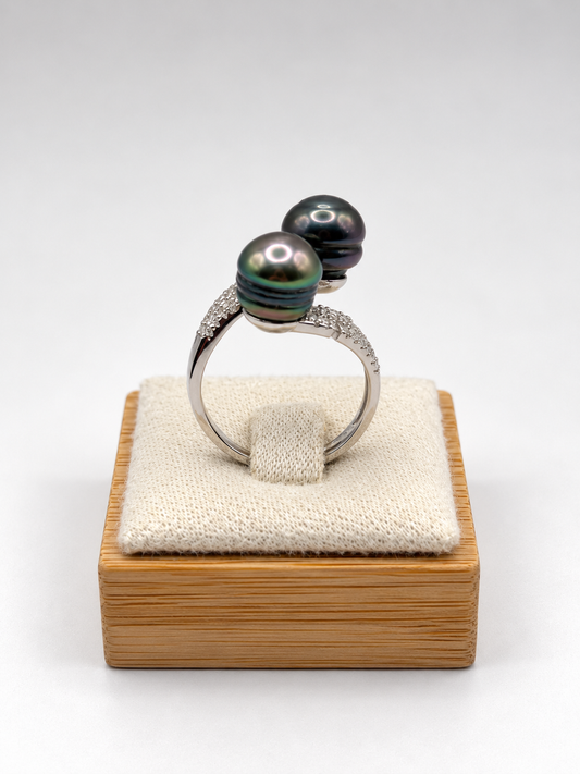 Bague Vaimiti toi & moi pavée, perles de Tahiti cerclées, vue de détail – Anaora Pearls