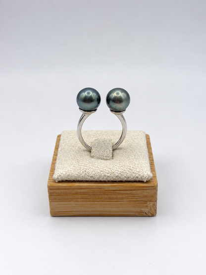 Bague Hoa deux perles de Tahiti rondes qualité AB, vue de détail – Anaora Pearls