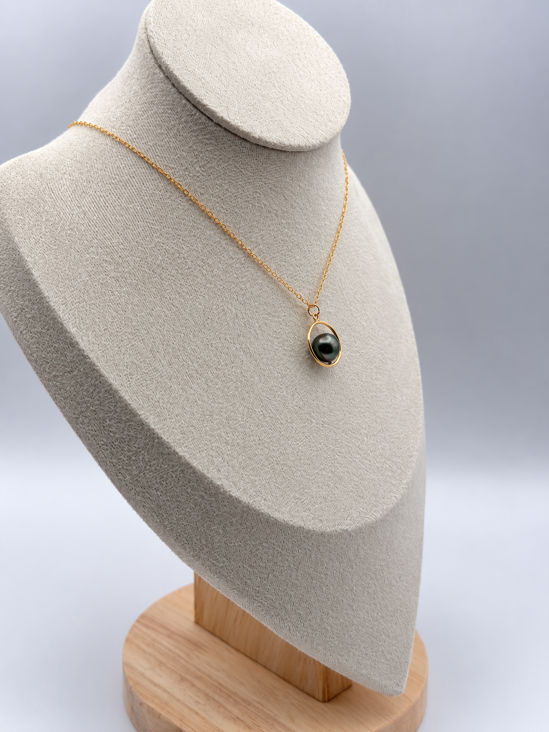 Collier Aeata pendentif anneau perle de Tahiti, vue rapprochée – Anaora Pearls