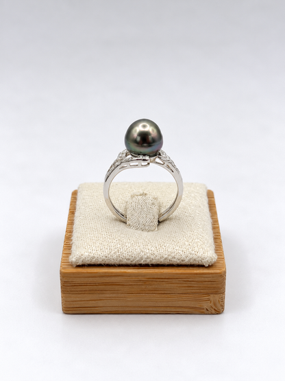 Bague Mareva fleur pavée et perle de Tahiti, vue de détail – Anaora Pearls